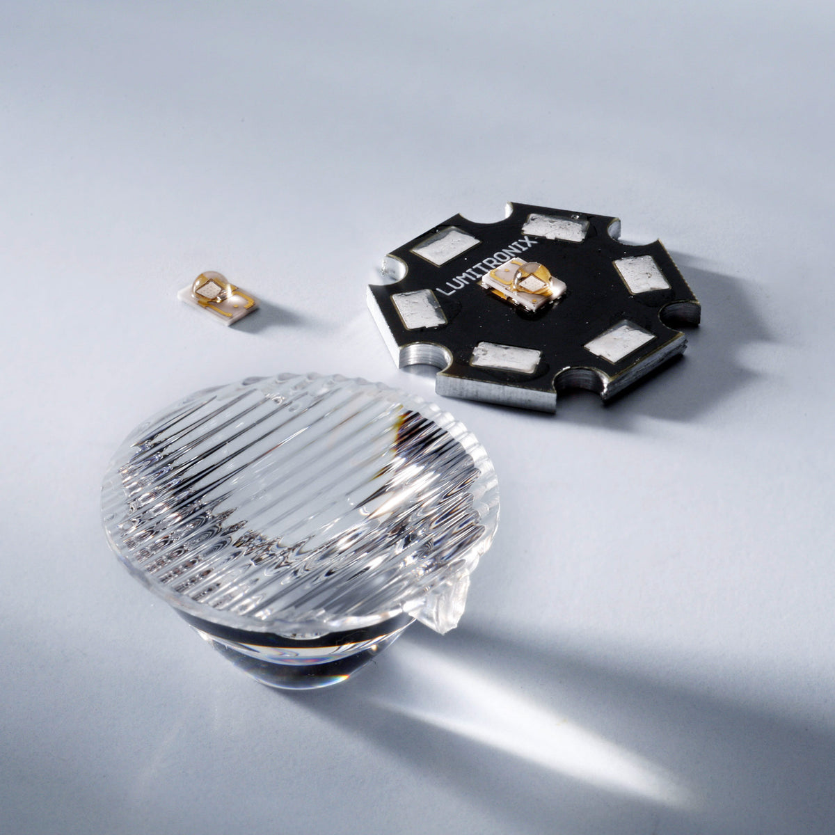 Carclo 20mm LED-Linse optimiert für Nichia, Cree - Linsen & Optiken bei ...